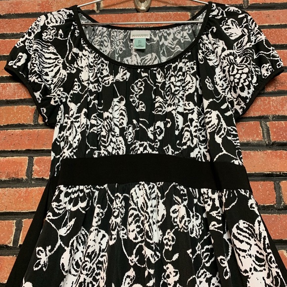 Motherhood Maternity Short Sleeve Tie Blouse SZ-L - Picture 2 of 5